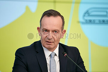 Berlin  Deutschland - Bundesminister Volker Wissing bei der Pressekonferenz zur Vorstellung der neuen Verkehrsprognose 2040.