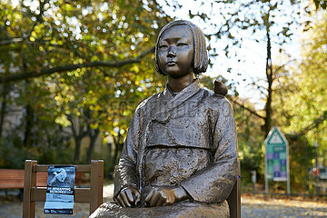 Berlin  Deutschland - Das Trostfrauen-Mahnmal am Unionplatz in Berlin-Moabit.