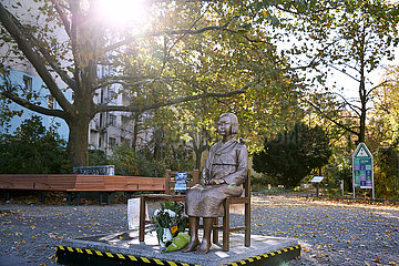 Berlin  Deutschland - Das Trostfrauen-Mahnmal am Unionplatz in Berlin-Moabit.