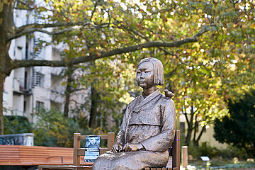 Berlin  Deutschland - Das Trostfrauen-Mahnmal am Unionplatz in Berlin-Moabit.