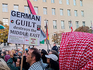 Pro-Palaestinensische Demo in Berlin-Neukoelln