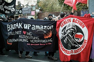 Tax X Demonstration gegen Amazon-Tower in Berlin Friedrichshain