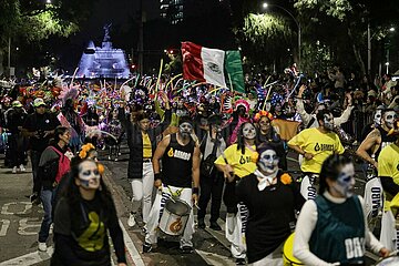 Dia de los Muertos: Day of the Dead Mega Parade of Catrinas