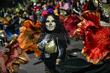 Dia de los Muertos: Day of the Dead Mega Parade of Catrinas