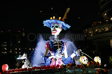 Dia de los Muertos: Day of the Dead Mega Parade of Catrinas