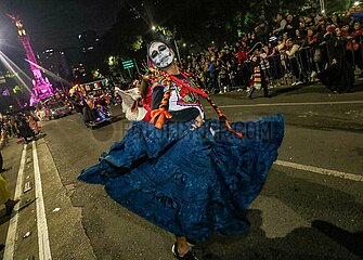 Dia de los Muertos: Day of the Dead Mega Parade of Catrinas