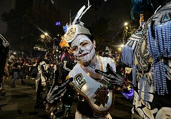 Dia de los Muertos: Day of the Dead Mega Parade of Catrinas