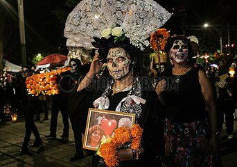 Dia de los Muertos: Day of the Dead Mega Parade of Catrinas