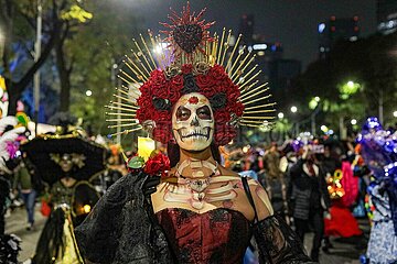 Dia de los Muertos: Day of the Dead Mega Parade of Catrinas