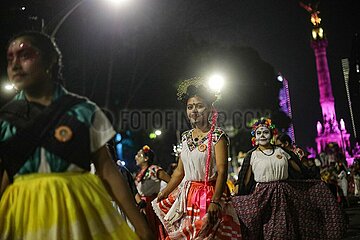 Dia de los Muertos: Day of the Dead Mega Parade of Catrinas