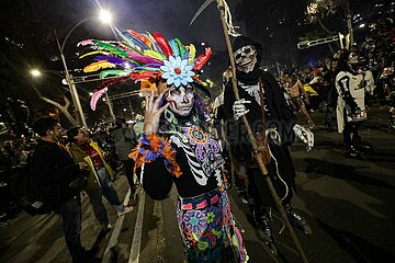 Dia de los Muertos: Day of the Dead Mega Parade of Catrinas