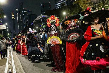 Dia de los Muertos: Day of the Dead Mega Parade of Catrinas