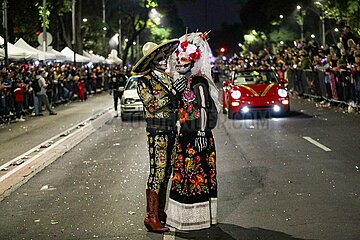 Dia de los Muertos: Day of the Dead Mega Parade of Catrinas