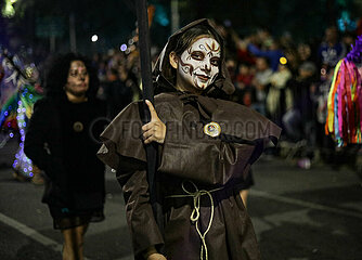 Dia de los Muertos: Day of the Dead Mega Parade of Catrinas