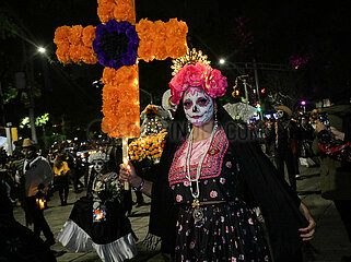 Dia de los Muertos: Day of the Dead Mega Parade of Catrinas