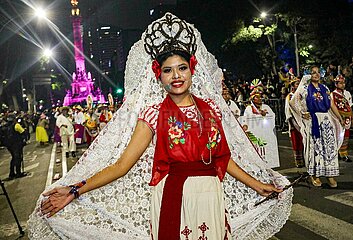 Dia de los Muertos: Day of the Dead Mega Parade of Catrinas