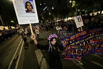 Dia de los Muertos: Day of the Dead Mega Parade of Catrinas