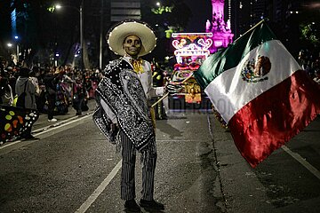 Dia de los Muertos: Day of the Dead Mega Parade of Catrinas