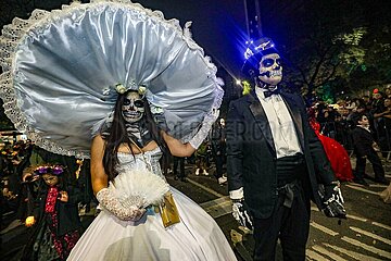 Dia de los Muertos: Day of the Dead Mega Parade of Catrinas