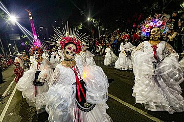 Dia de los Muertos: Day of the Dead Mega Parade of Catrinas