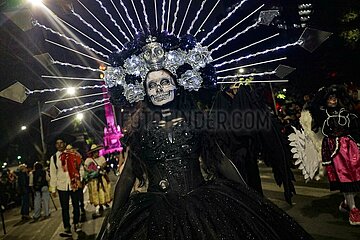 Dia de los Muertos: Day of the Dead Mega Parade of Catrinas