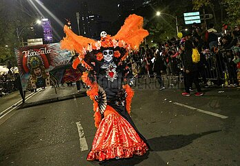 Dia de los Muertos: Day of the Dead Mega Parade of Catrinas