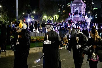 Dia de los Muertos: Mega Day of the Dead Catrina Procession