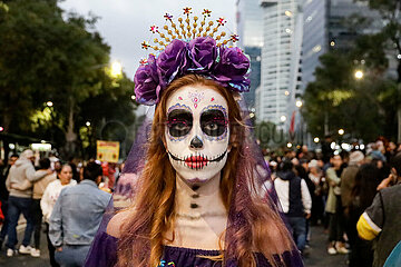 Dia de los Muertos: Mega Day of the Dead Catrina Procession