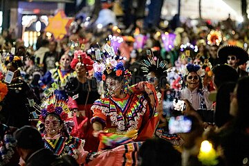 Dia de los Muertos: Mega Day of the Dead Catrina Procession