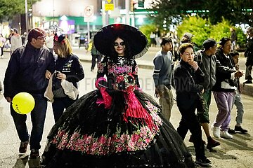 Dia de los Muertos: Mega Day of the Dead Catrina Procession