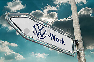 Symbolischer Wegweiser VW-Werk