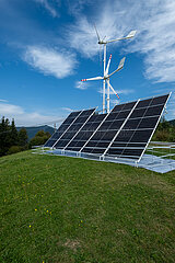 Ukraine  Karpaten  Stryhalnya - MASWES- Mobile Autonomous Solar-Wind Electrical Station im Synevir Nationalpark  autonome  dezentrale Energie wichtig in Kriegszeiten