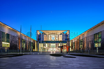 Das Bundeskanzleramt in Berlin am Abend