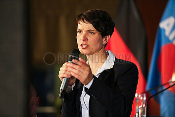 AfD-Kreisverband München-Ost: Fraule Petry kommt 13. Mai 2016 im Hofbräukeller München
