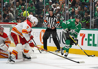Dallas Stars v Calgary Flames -NHL