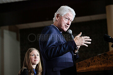 Bill Clinton and Chelsea Clinton campaign rally for Hillary Clinton in Des Moines  Iowa