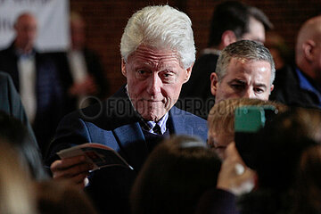 Bill Clinton and Chelsea Clinton campaign rally for Hillary Clinton in Des Moines  Iowa