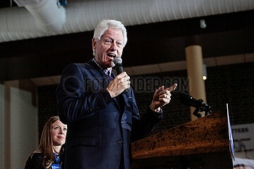 Bill Clinton and Chelsea Clinton campaign rally for Hillary Clinton in Des Moines  Iowa