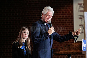 Bill Clinton and Chelsea Clinton campaign rally for Hillary Clinton in Des Moines  Iowa