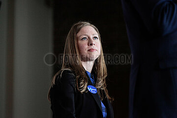 Bill Clinton and Chelsea Clinton campaign rally for Hillary Clinton in Des Moines  Iowa