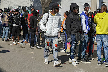 Migrants Apply for Refugee Status in Mexico