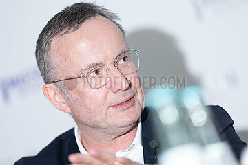 Evangelischer Landesbischof Christian Kopp im Presseclub München