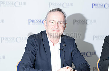 Evangelischer Landesbischof Christian Kopp im Presseclub München