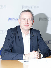Evangelischer Landesbischof Christian Kopp im Presseclub München
