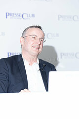 Evangelischer Landesbischof Christian Kopp im Presseclub München