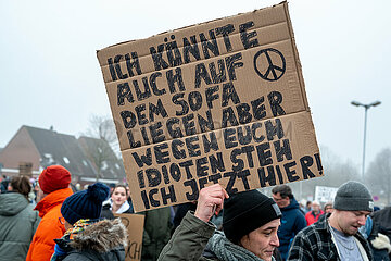 Demo Gemeinsam fuer Demokratie und Solidaritaet in Schleswig  02.02.2025