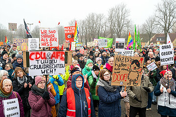 Demo Gemeinsam fuer Demokratie und Solidaritaet in Schleswig  02.02.2025