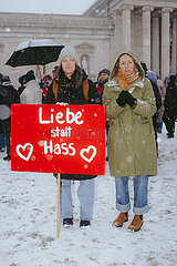 Antifaschistischer Protest gegen die Trauer Kundgebung der AfD wegen des mutmaßlichen Anschlags in München
