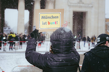 Antifaschistischer Protest gegen die Trauer Kundgebung der AfD wegen des mutmaßlichen Anschlags in München