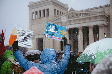 Antifaschistischer Protest gegen die Trauer Kundgebung der AfD wegen des mutmaßlichen Anschlags in München